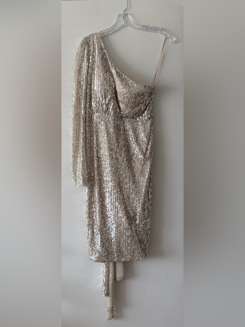 NWT Luxxel Metallic Champagne Sequin One-Shoulder Cascade Mini Dress Size Large